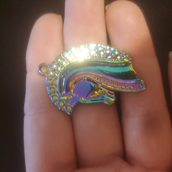 New Rainbow Plated Silver Carved Horse Pendant. - Picture 6 of 6